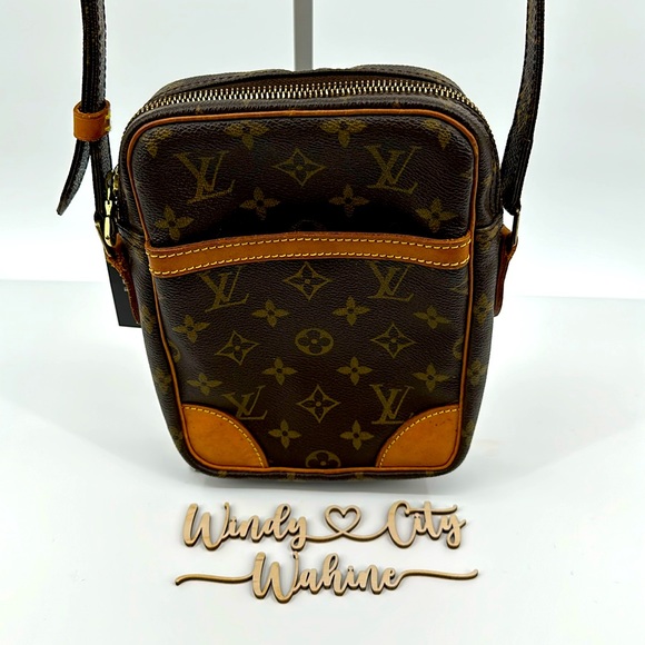 Authenticated Louis Vuitton Danube Crossbody - Picture 3 of 17